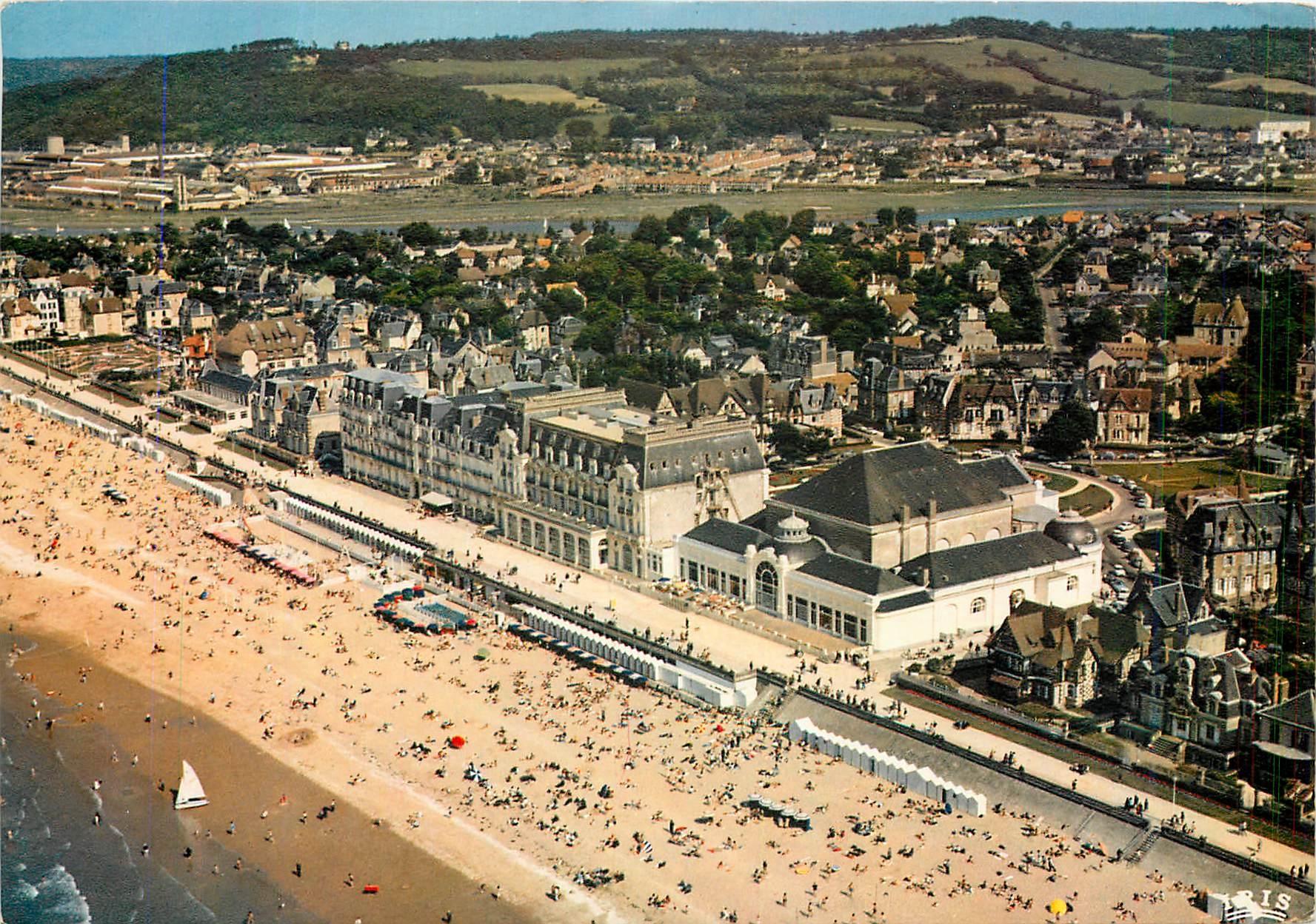 Cabourg — Vue aérienne La Plage et le Casino — Lumicad