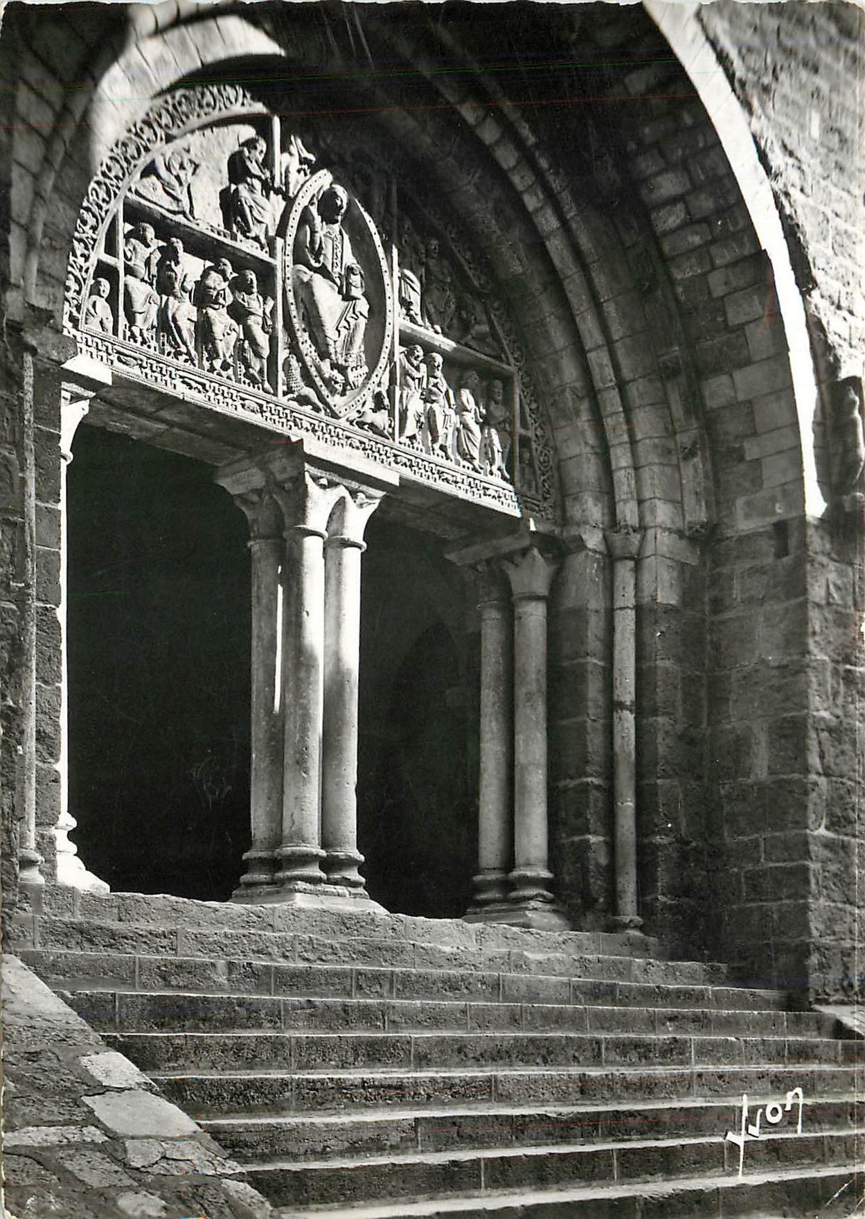 Porche et tympan de l'église — Carennac (Lot) — Les Editions d'Art Française