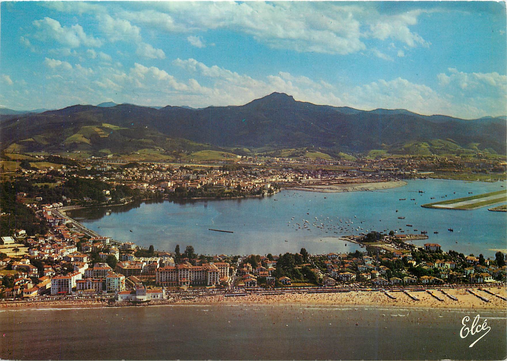 Hendaye — Vue générale de la grande plage avec le Casino et les Monts Espagnols — Elcé