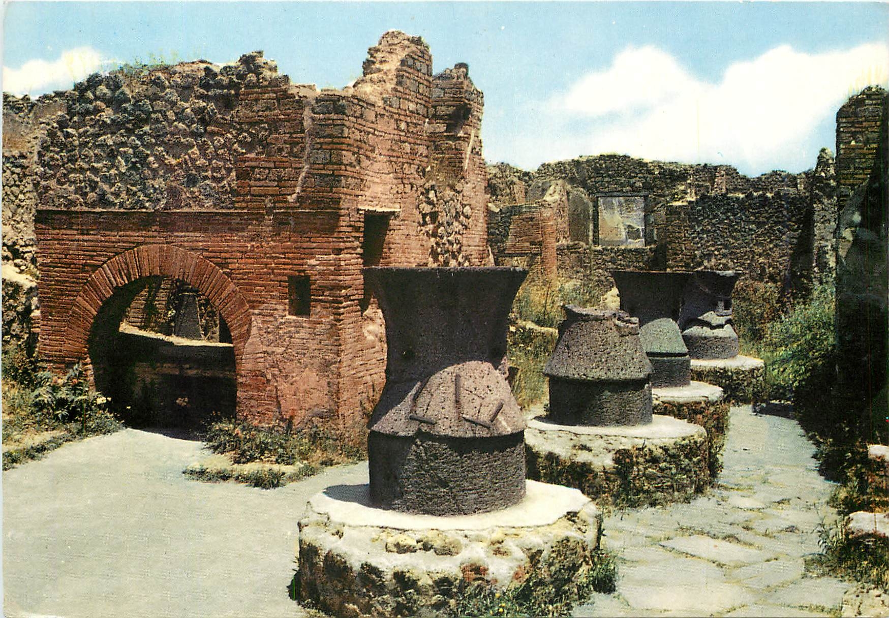 CPM Pompei Fouilles Four et Moulins 