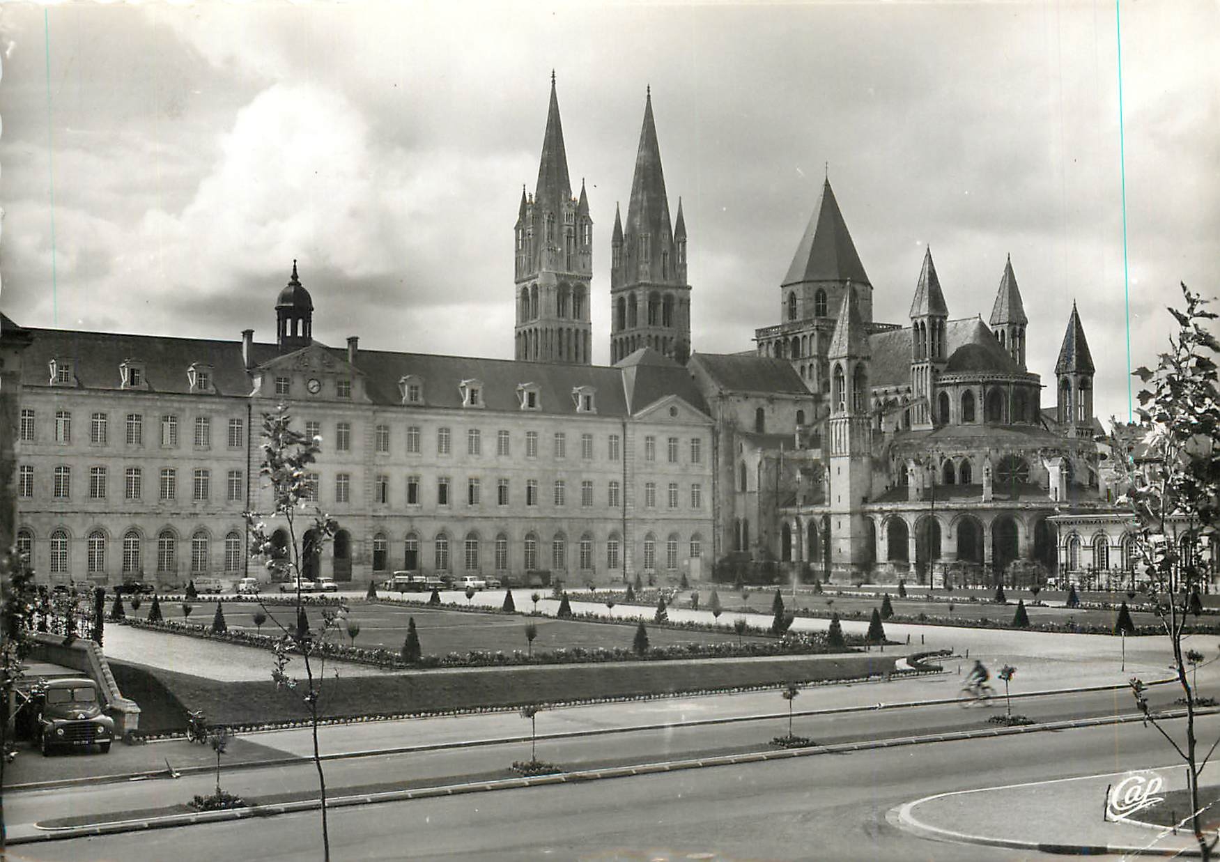 Caen — Le Jardin de Ville, l'Abbaye aux Hommes, et l'Église Saint-Étienne XIIIe s. — Cap