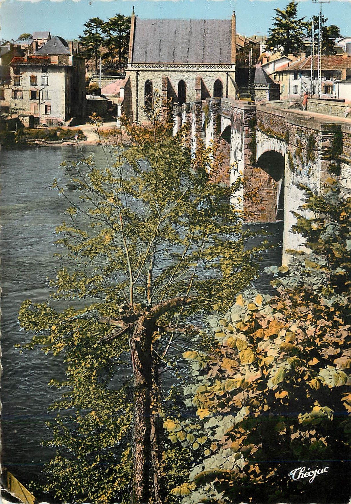 CPM Saint Junien Haute Vienne La Chapelle Notre Dame et le Pont sur la Vienne 