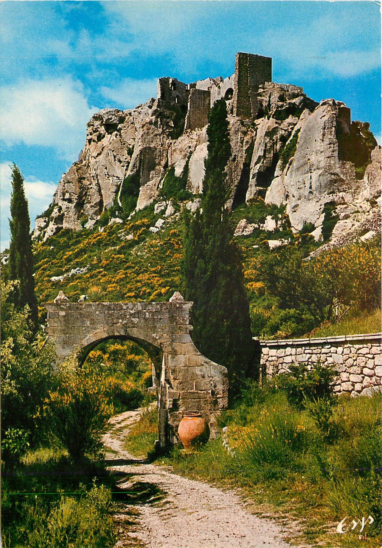 CPM Les Baux de Provence Echappee sur le Chateau Feodal 