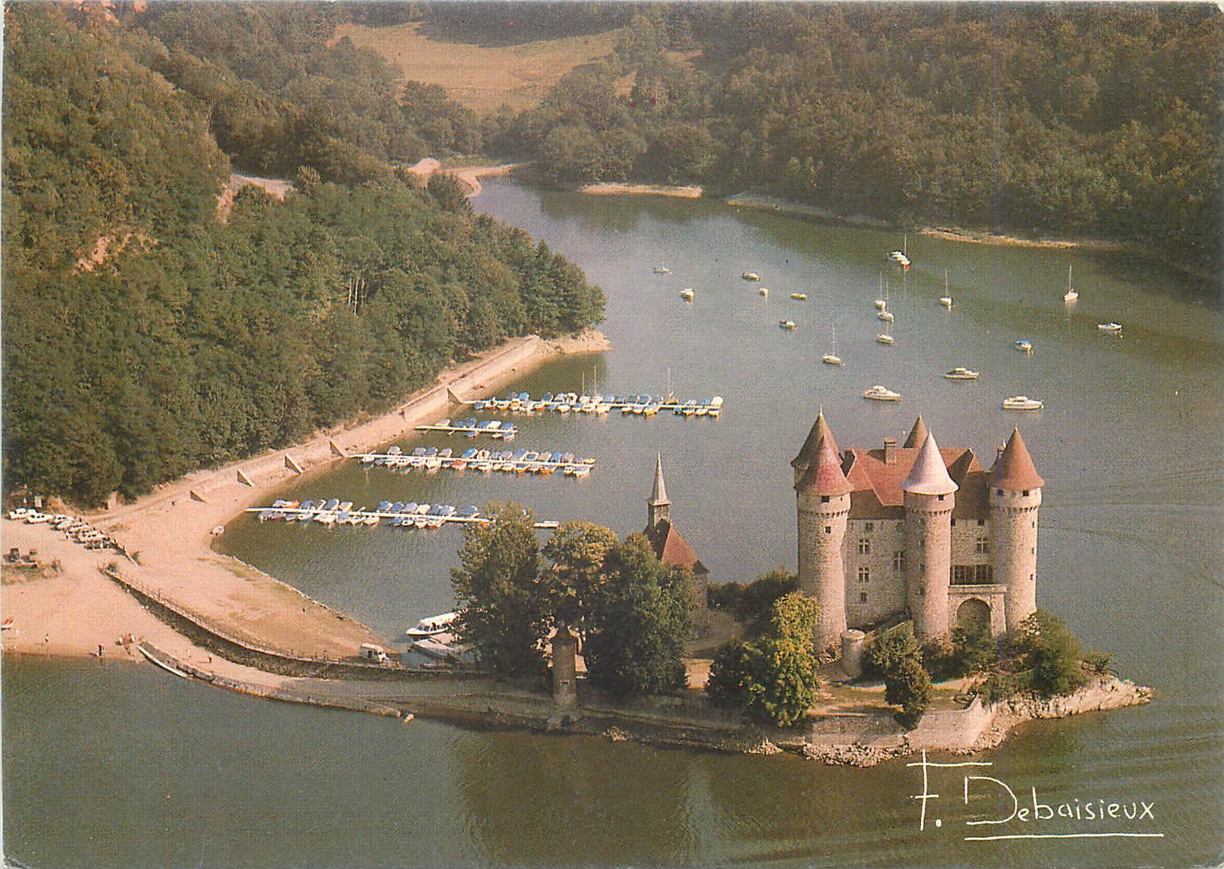 CPM Auvergne En Majeste Chateau de Val Cantal 