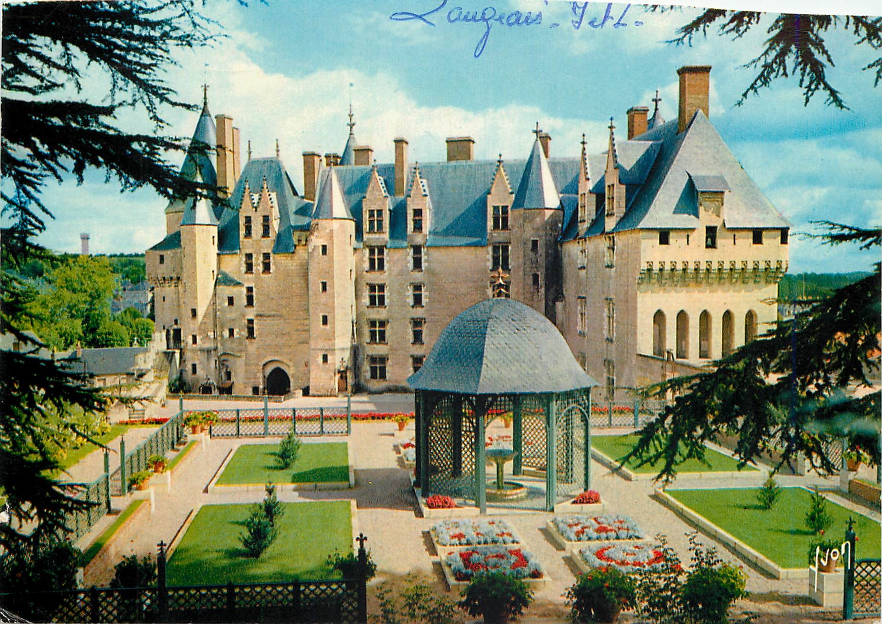 CPM Le Val de Loire Chateau de Langeais Indre et Loire Facade vue de la cour interieure 