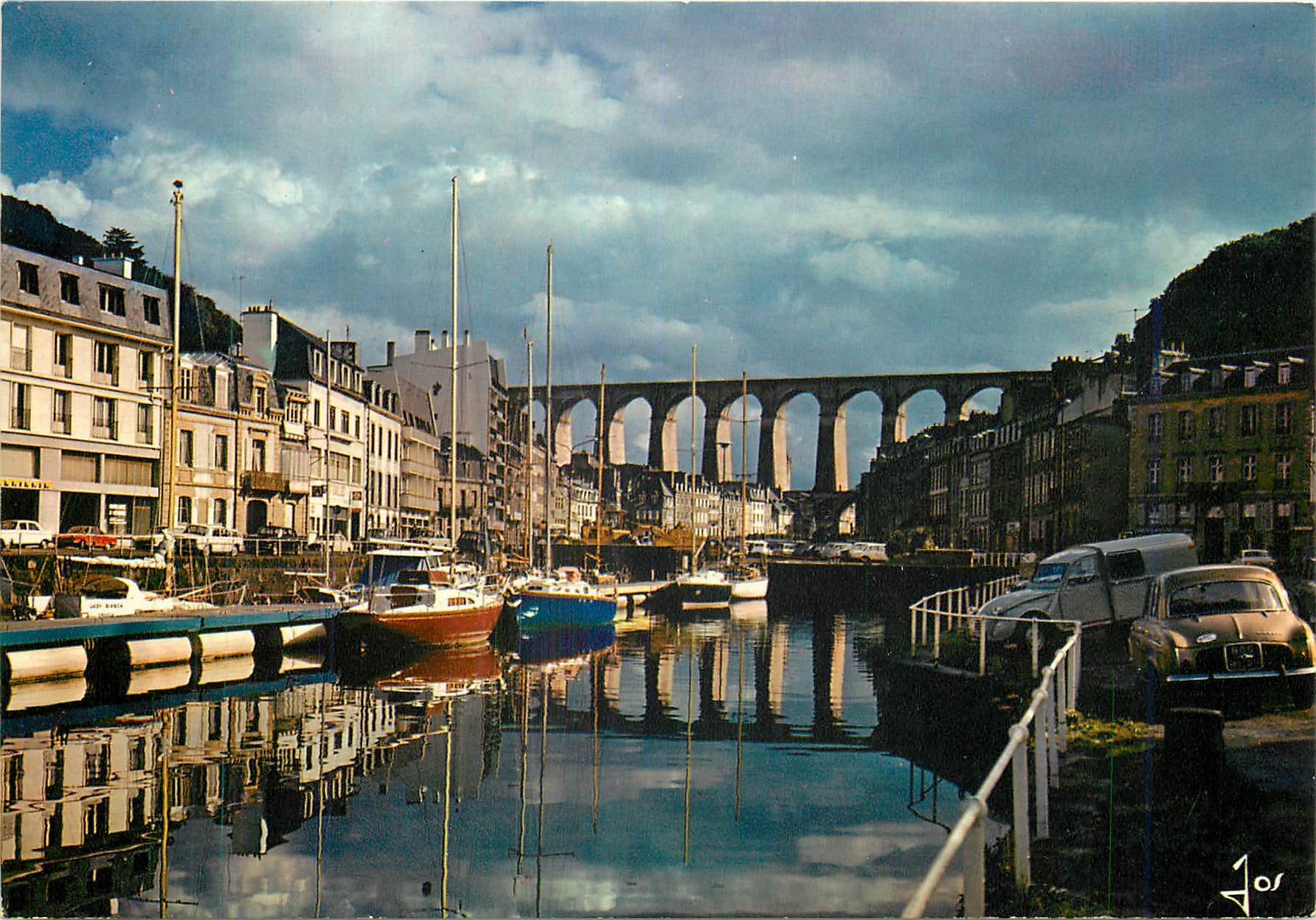 CPM Morlaix Finistere Le Port de plaisance dans le bassin a flot et le viaduc 