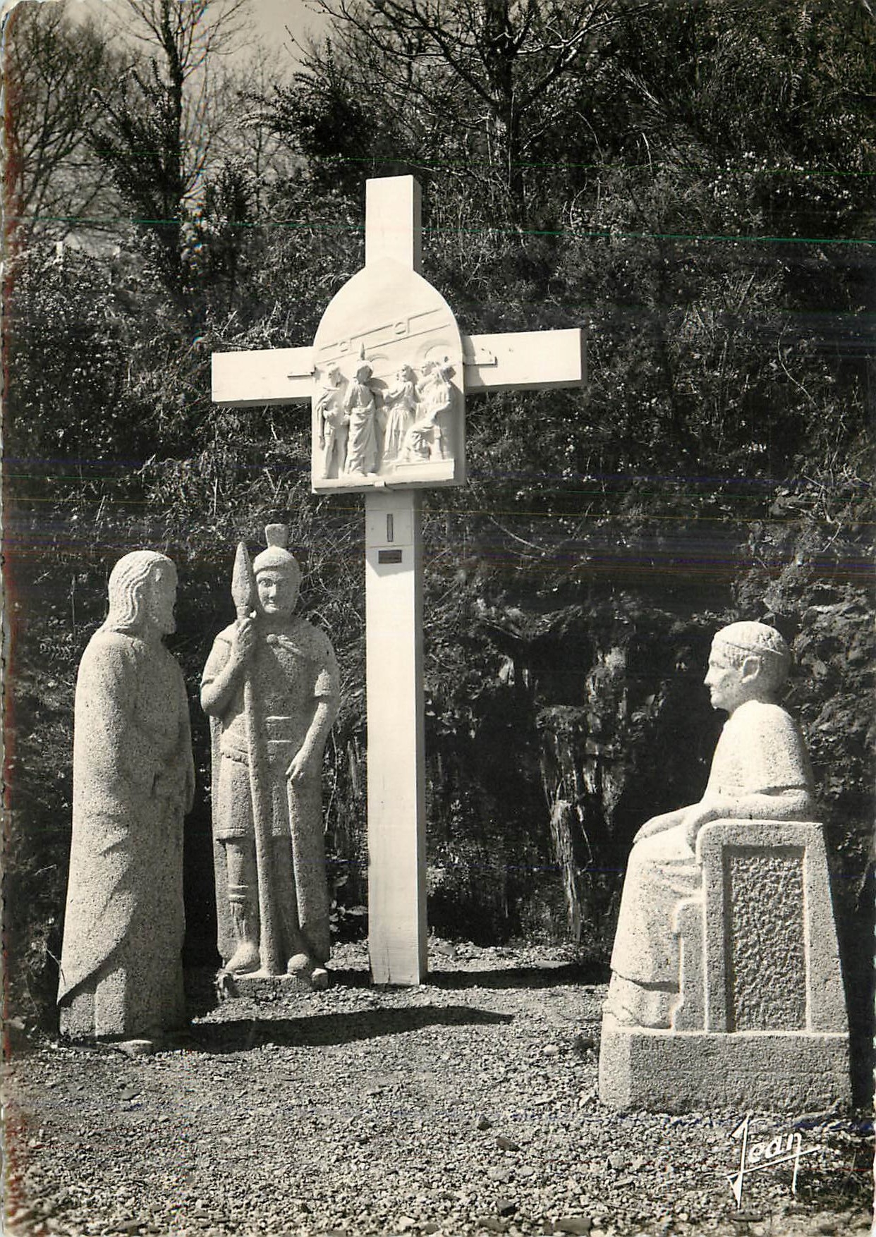 Callac (Morbihan) — Croix en plein air sur colline, personnages en granit — Éditions Audierne (Finistère) n°1405