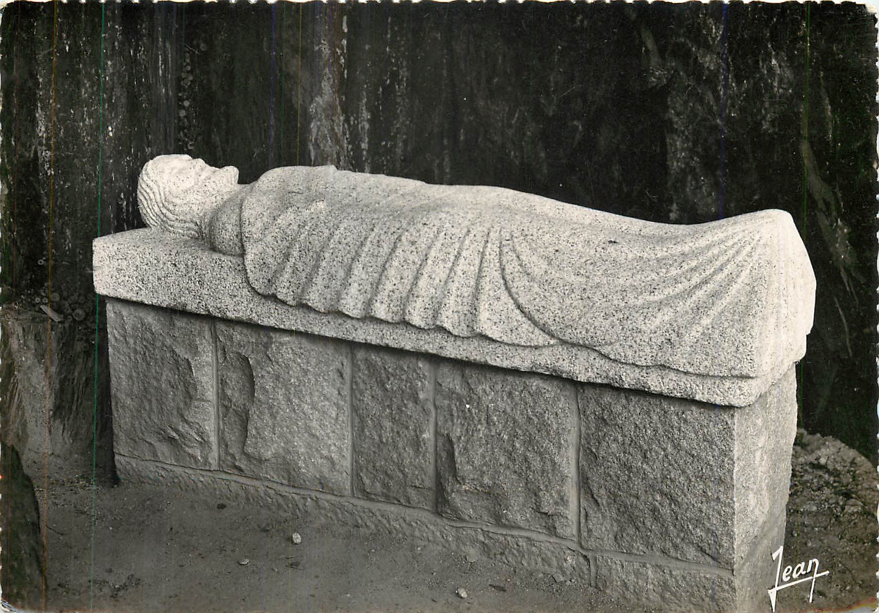 Callac (Morbihan) — Chemin de croix, 14e station, Le Christ au tombeau — Les Editions Audierne