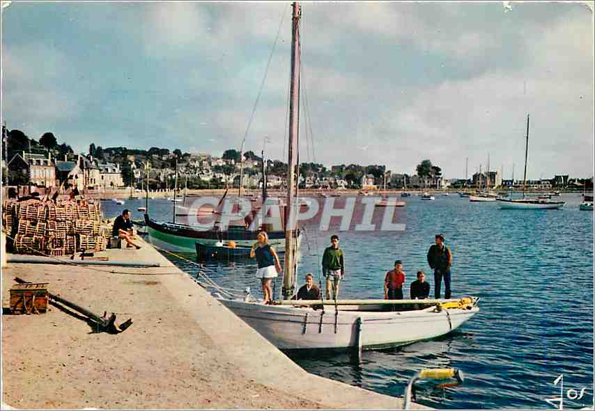CPM Perros Guirec Cotes du Nord Le Port et les Hotels Bateau