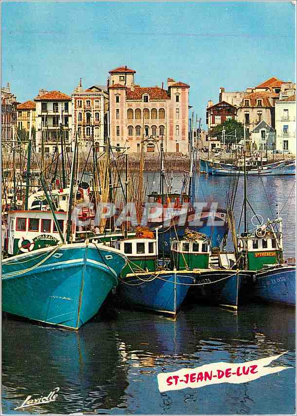 CPM Saint Jean de Luz Le port Au fond la Maison de l'Infante Bateaux