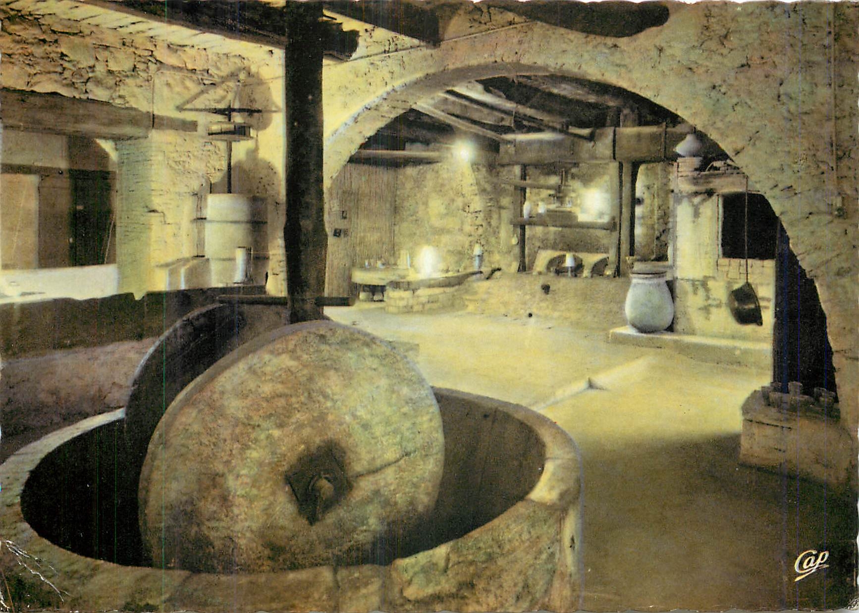 CPM Vallauris AM Interieur de la Poterie du Vieux Moulin 