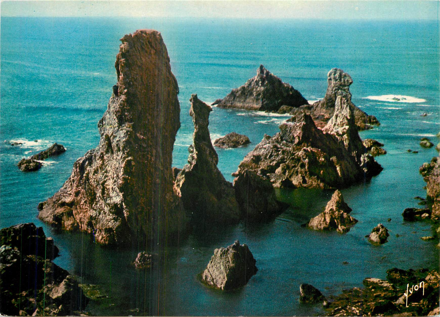 Les Aiguilles de Port-Coton — La Côte sauvage — Éditions Jean-Jaurès