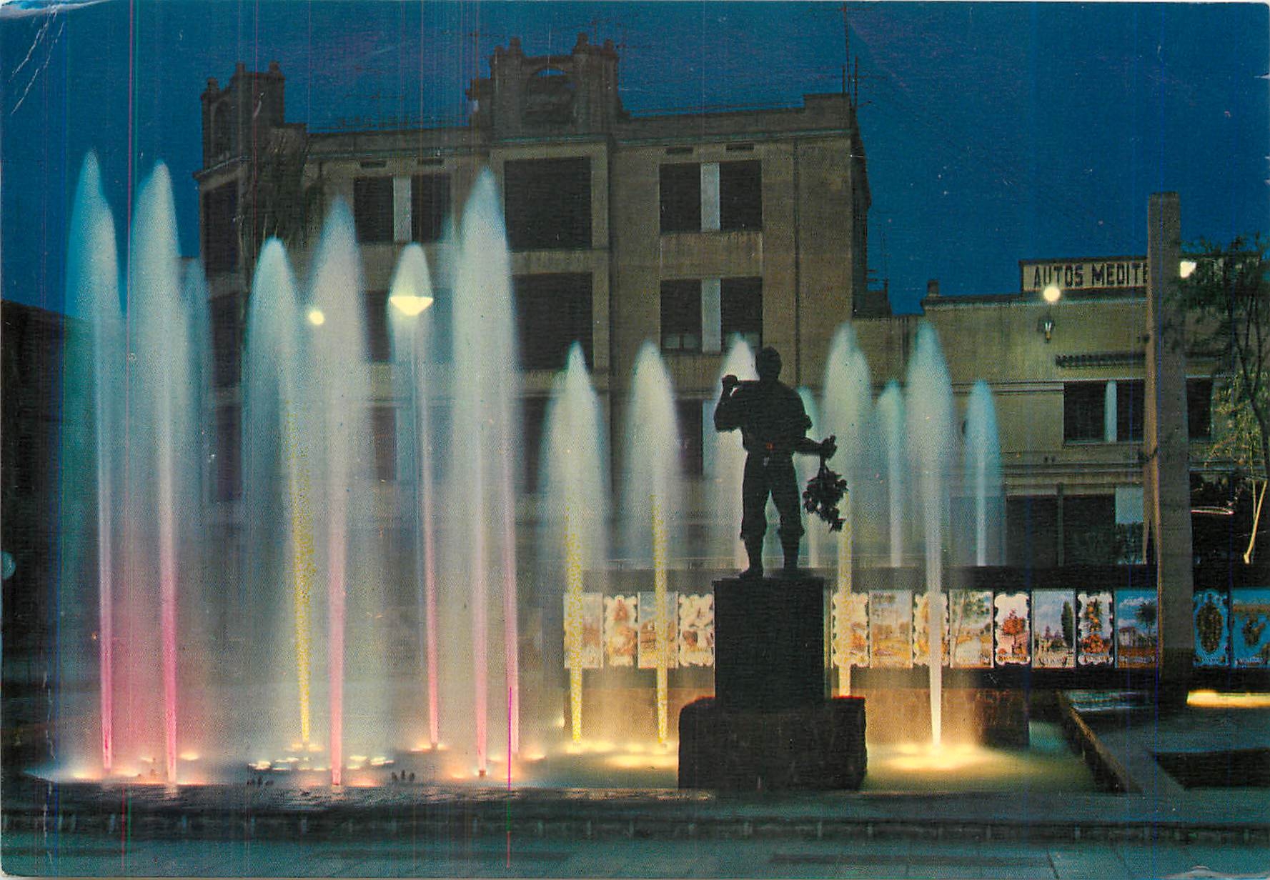 CPM Castellon de la Plana Place de Fadreil Monument au Paysan 