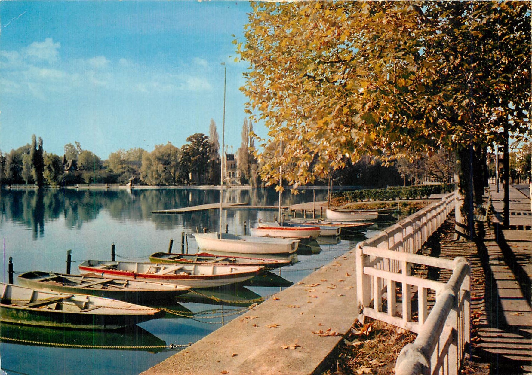 CPM Enghien Val d'Oise Les bords du Lac 