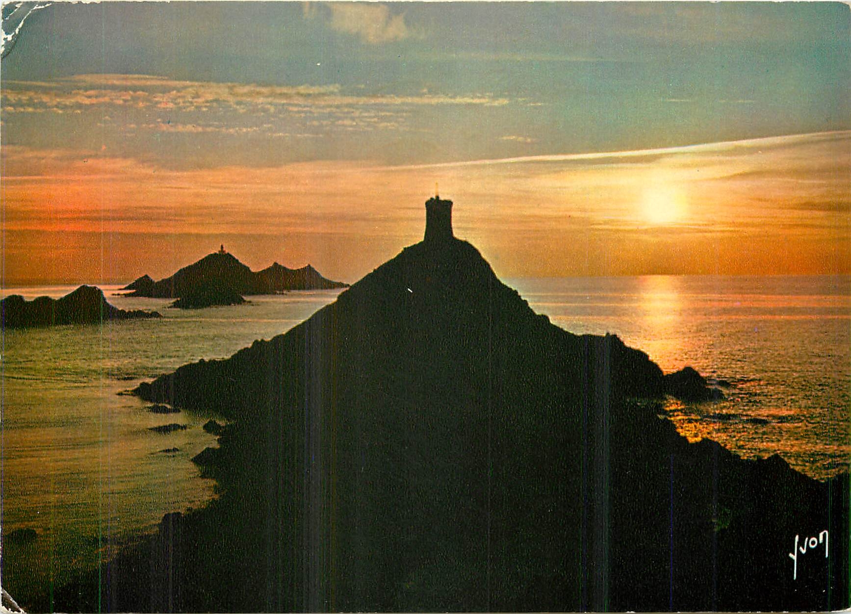 Coucher de soleil sur les Iles Sanguinaires — Couleurs et Lumière de France, série 20 — Éditions Jean Yvon