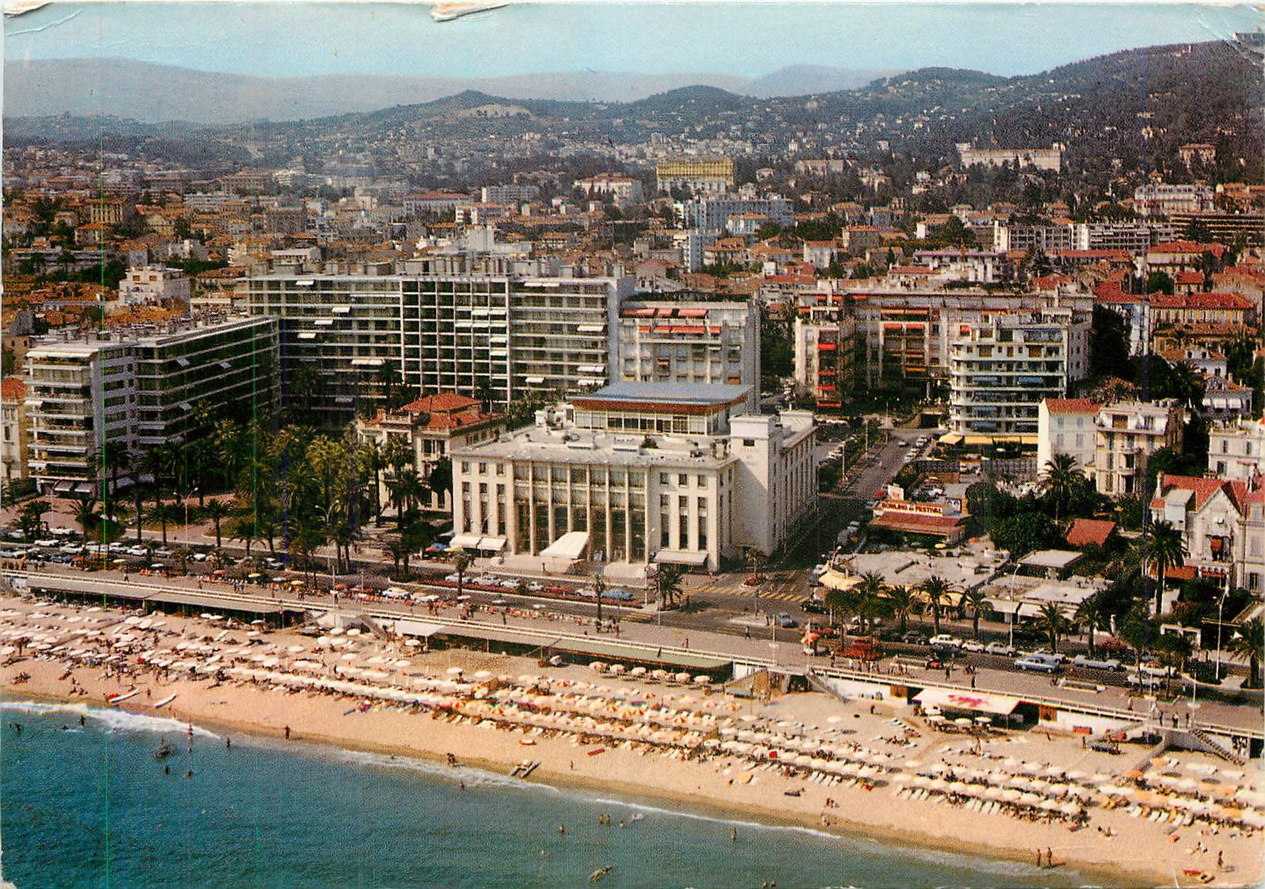 CPM Cannes AM Le Palais des Festival Une des Plages 