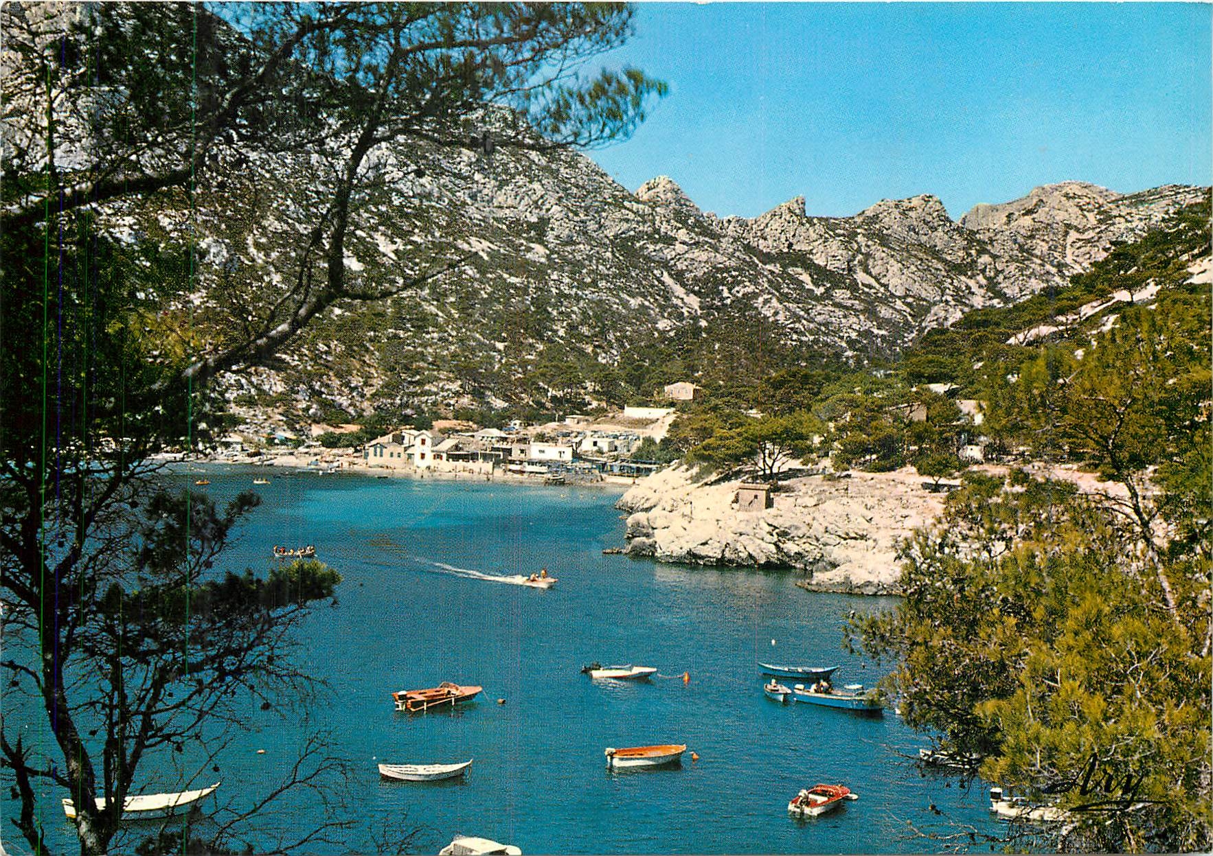 CPM Nos belles Calanques Sormiou B du R La Plage et les Etablissements 
