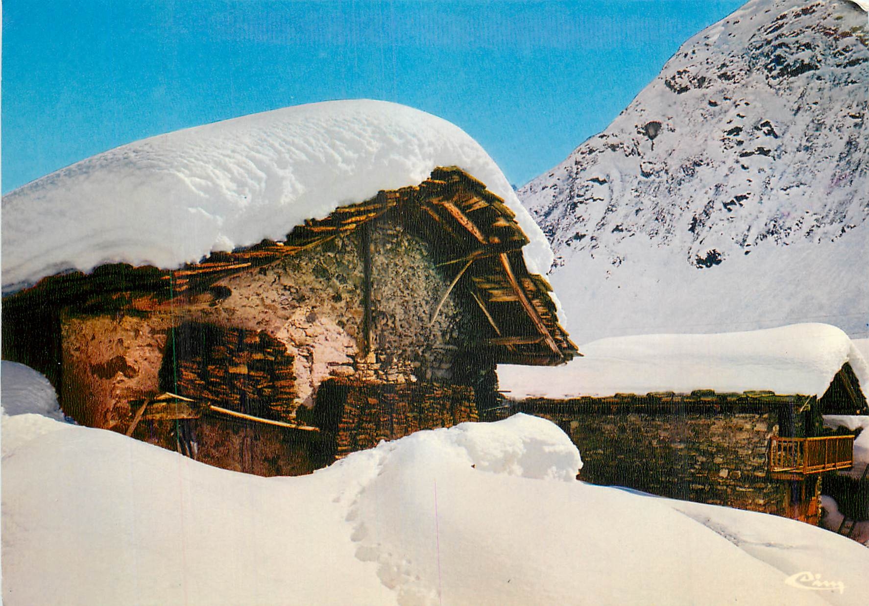 CPM Bonneval sur Arc Savoie Le village aux maisons blotties sous la neige 