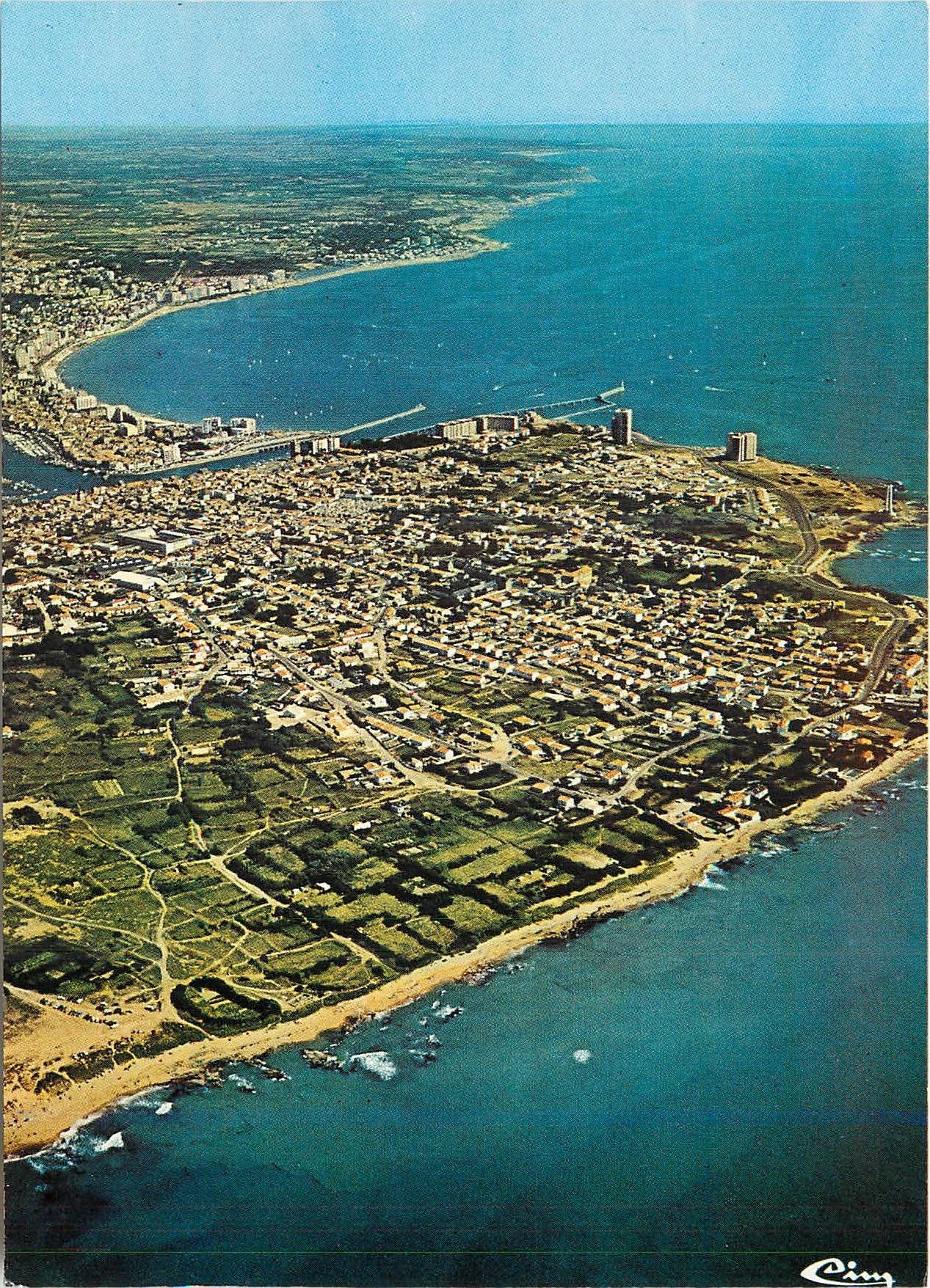 Les Sables-d'Olonne (Vendée) — La Chaume et la Côte Sauvage — Vue aérienne — Éditions Combier / Mâcon