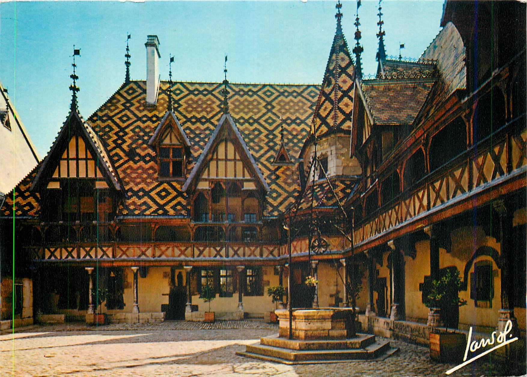 CPM Hostel Dieu Beaune Cour d'Honneur Vue generale 