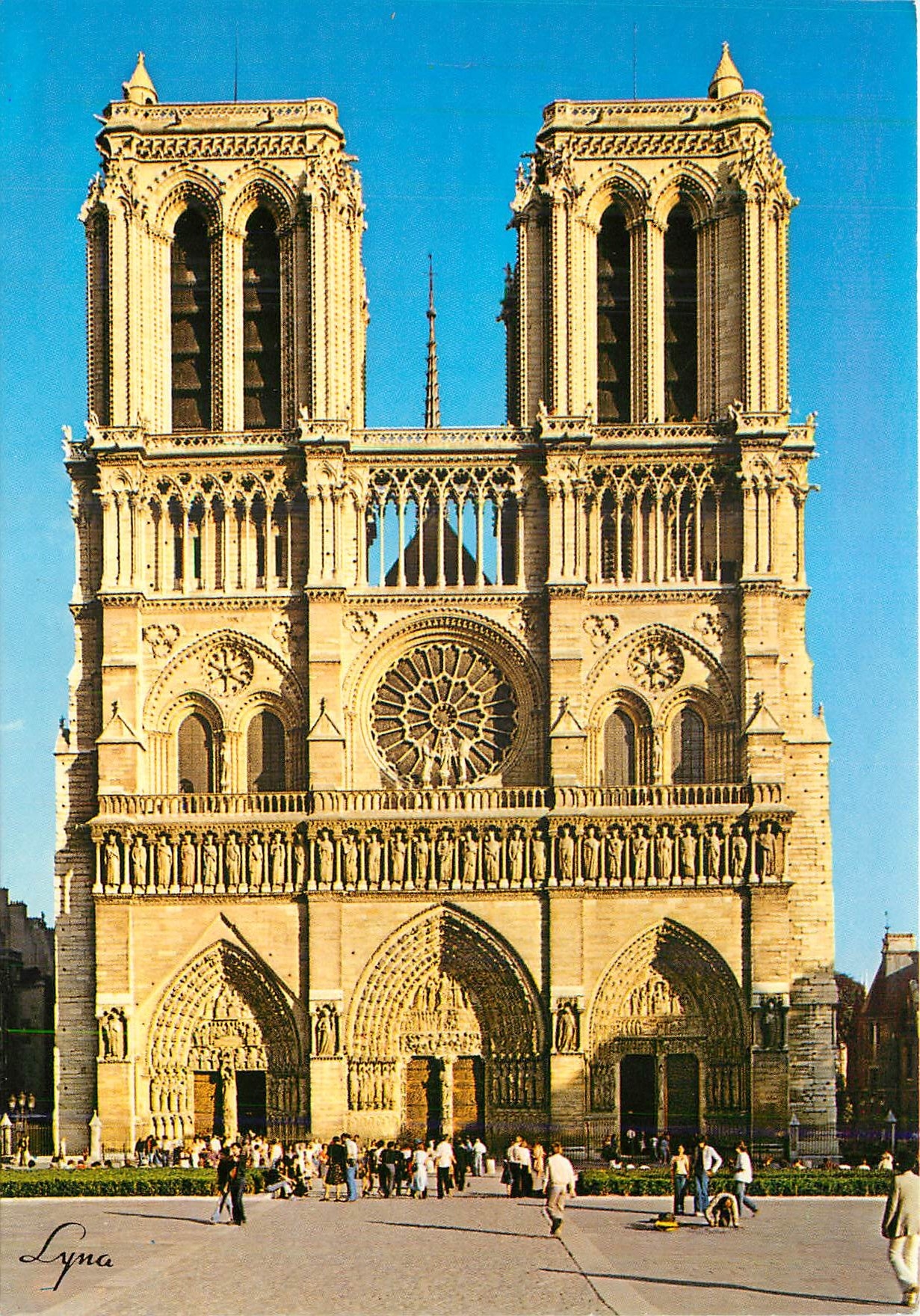 CPM Paris La Cathedrale Notre Dame 