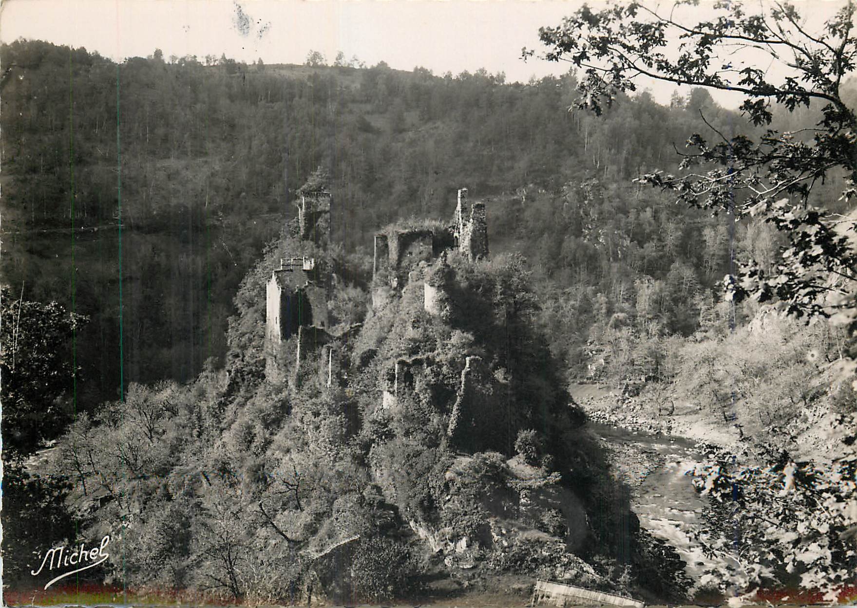 CPM La Correze Touristique par Michel Gorges de la Maronne Ruines de Merle Cite feodale 