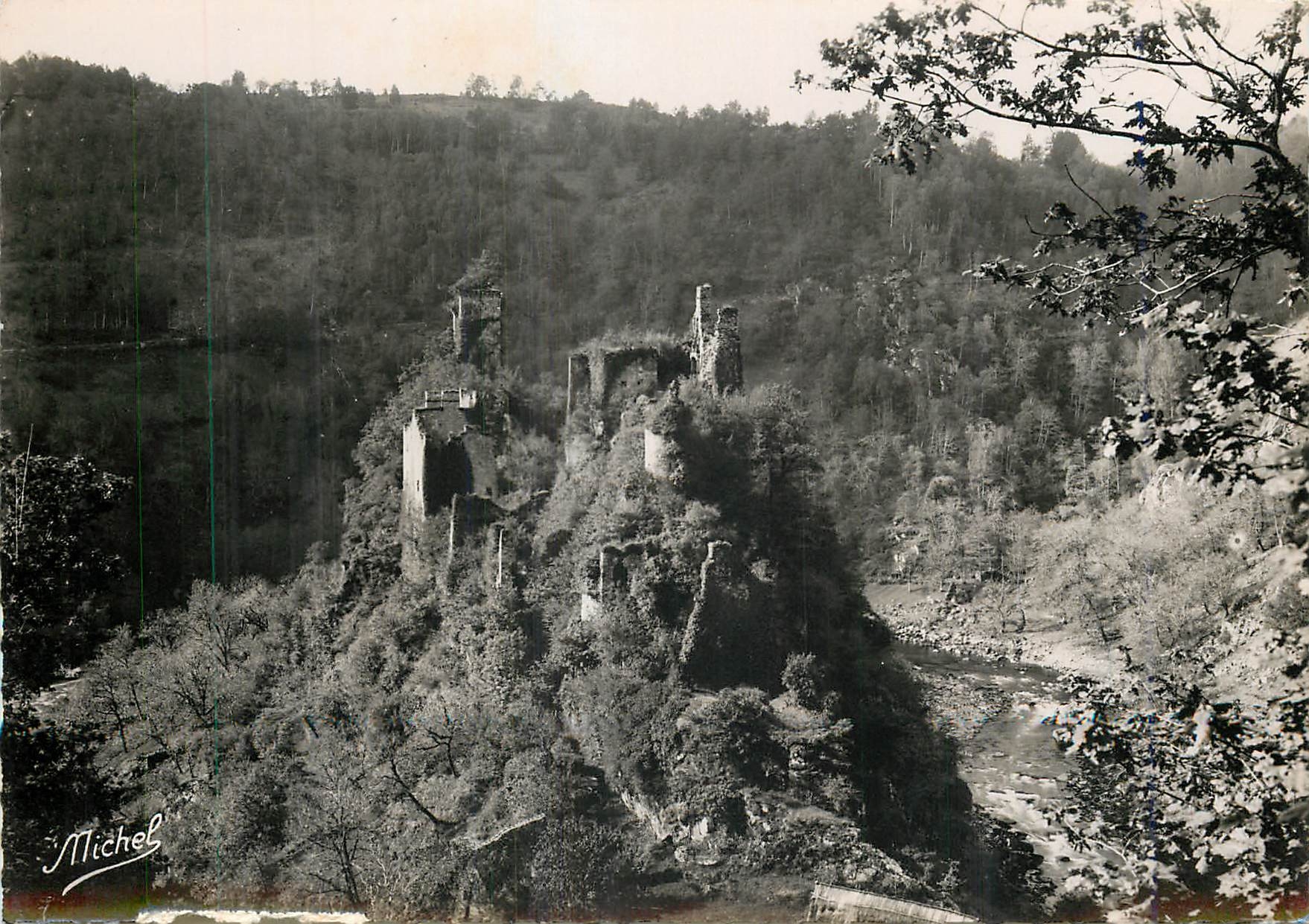 CPM La Correze Touristique par Michel Gorges de la Maronne Ruines de Merle 