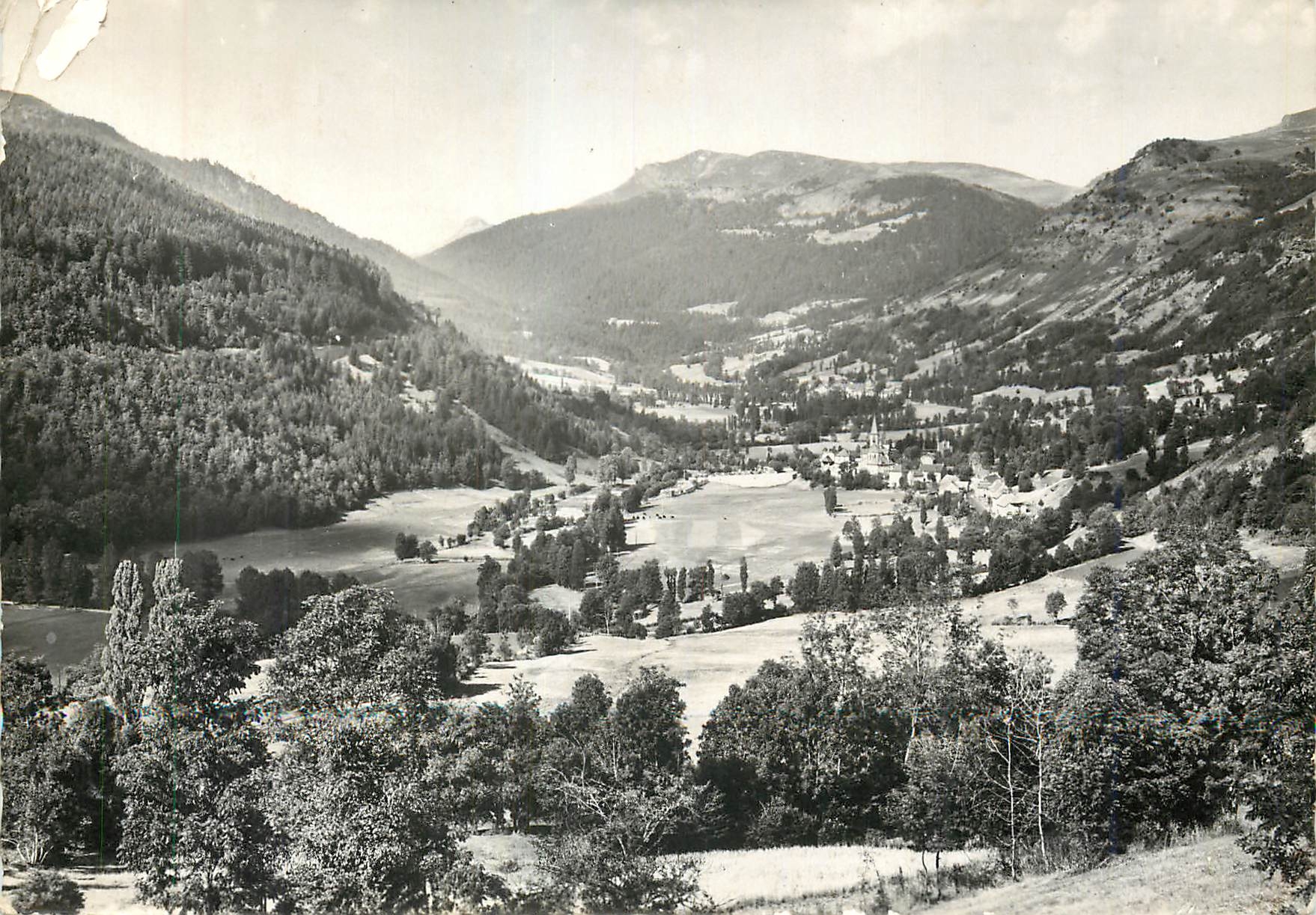 CPM Laveissiere Cantal Vallee de l'Allagnon au loin le Puy Griou 