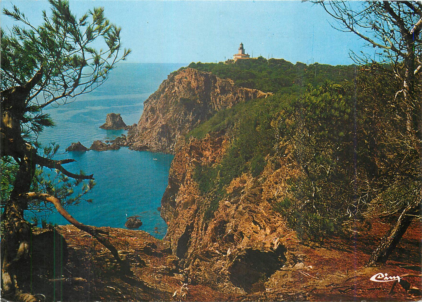 CPM Ile de Porquerolles Var Le Phare et son rocher 