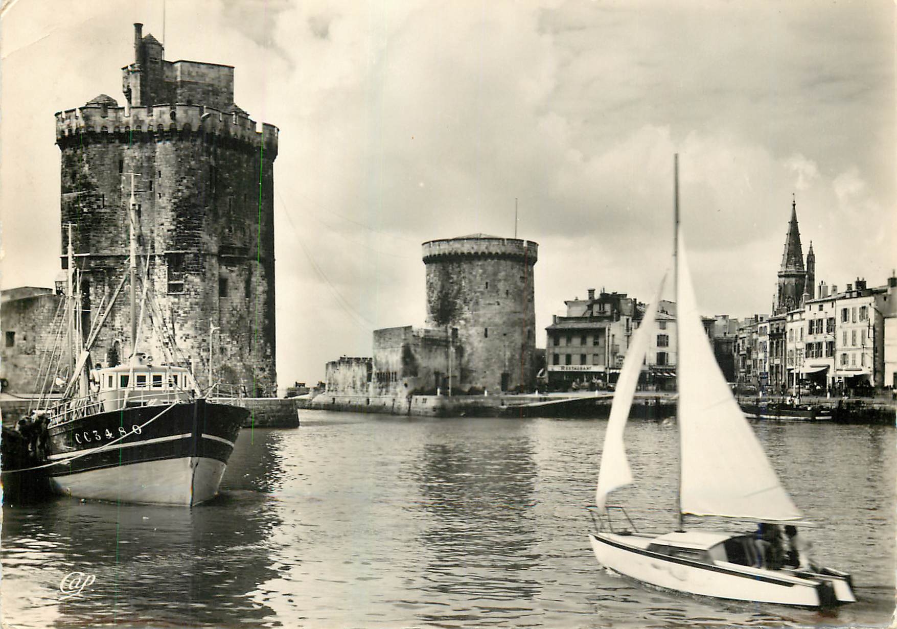 CPM La Rochelle Le Port Bateaux