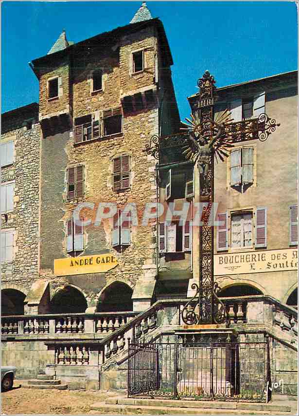 CPM Villefranche de Rouergue Aveyron La Place Notre Dame entouree de Maisons gothique et renaissance