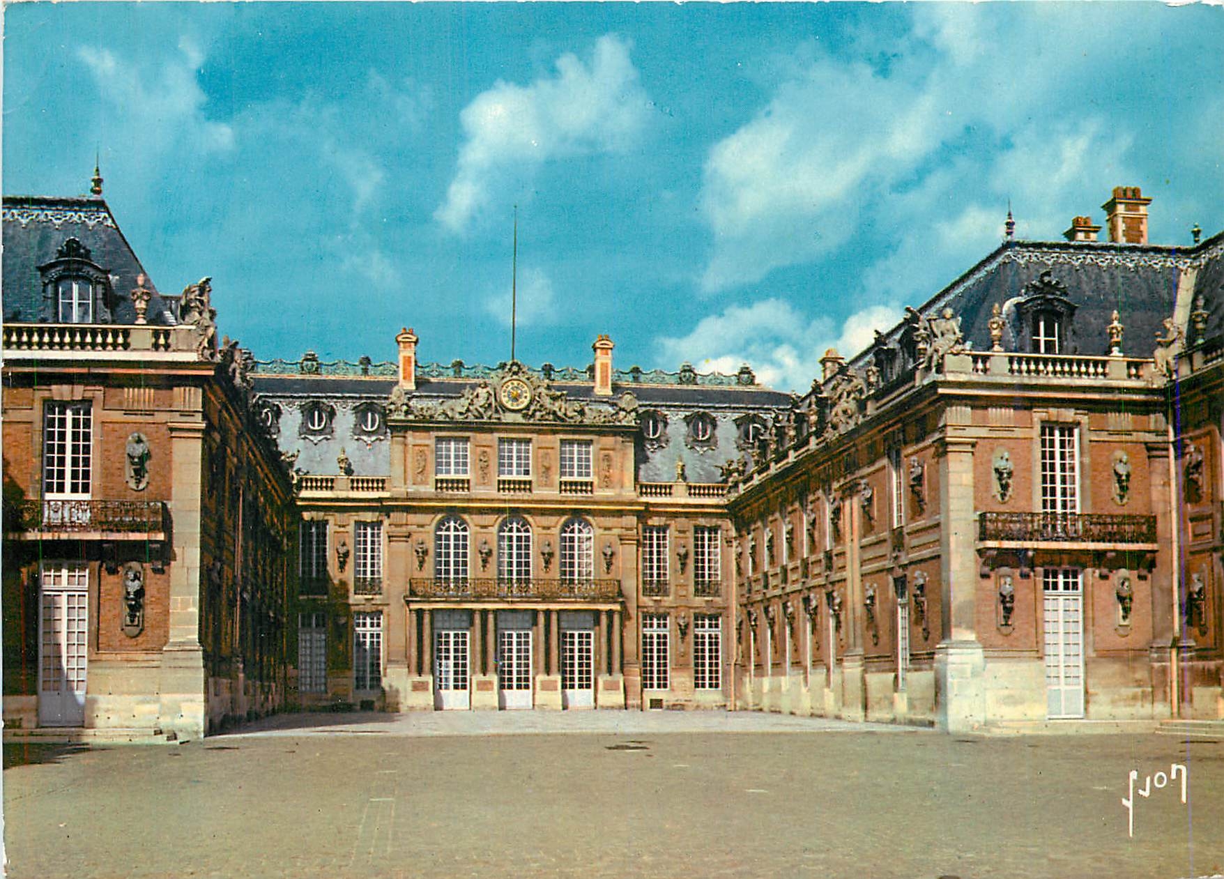 CPM Chateau de Versailles Cour de Marbre 
