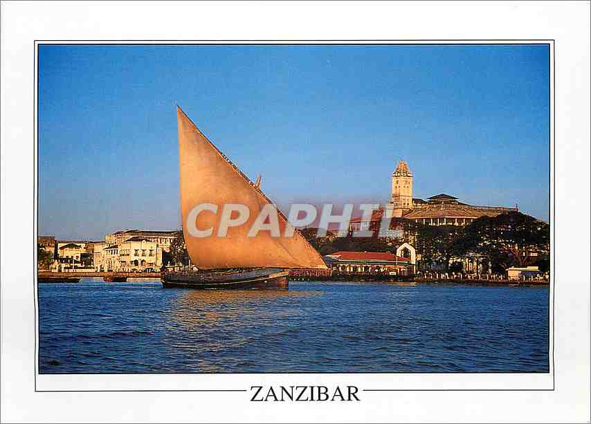 Dhow au front de mer de Beit al Ajaib (House of Wonders) — Zanzibar — publié par The Gallery Publications