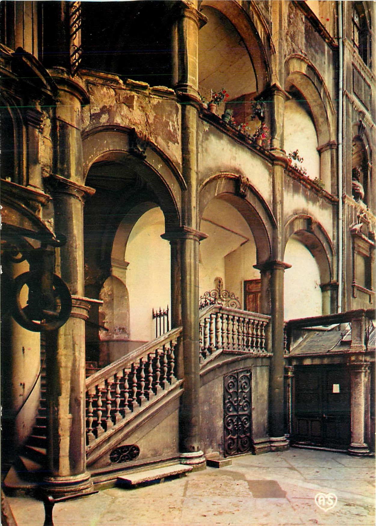 CPM Le Vieux Lyon Quartier Saint Jean La Maison Henri IV ou Hotel Paterin 