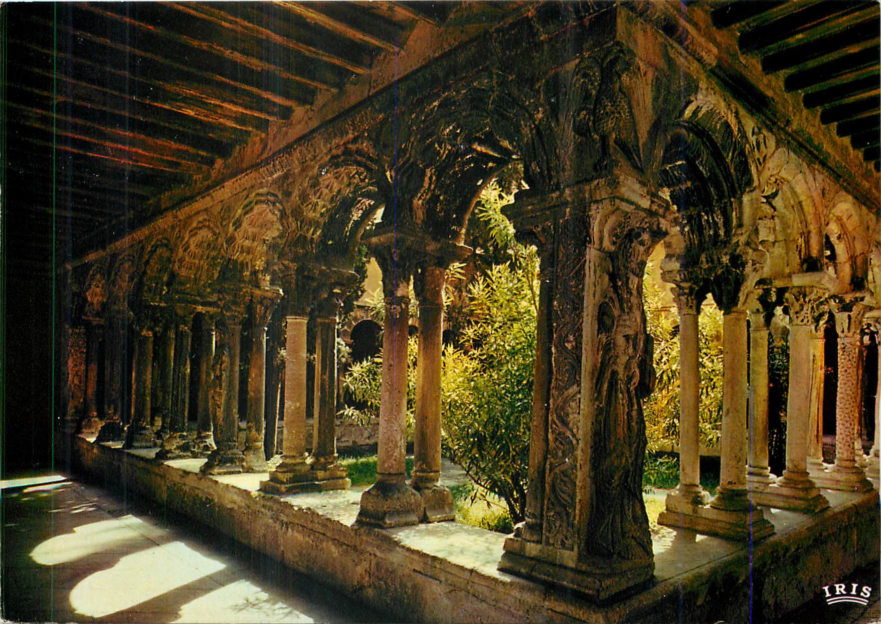 Cloître de la cathédrale Saint-Sauveur — Aix-en-Provence — éditeur IRIS