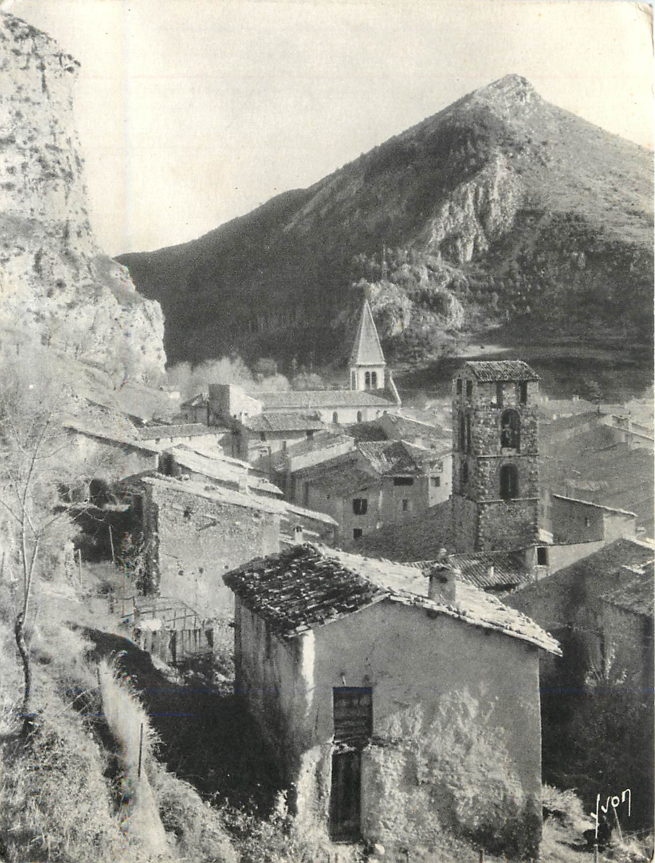 CPM Castellane Basses Alpes Petite ville de Haute Provence Laboratoires Phygiene Rue Lucien Jeannin 