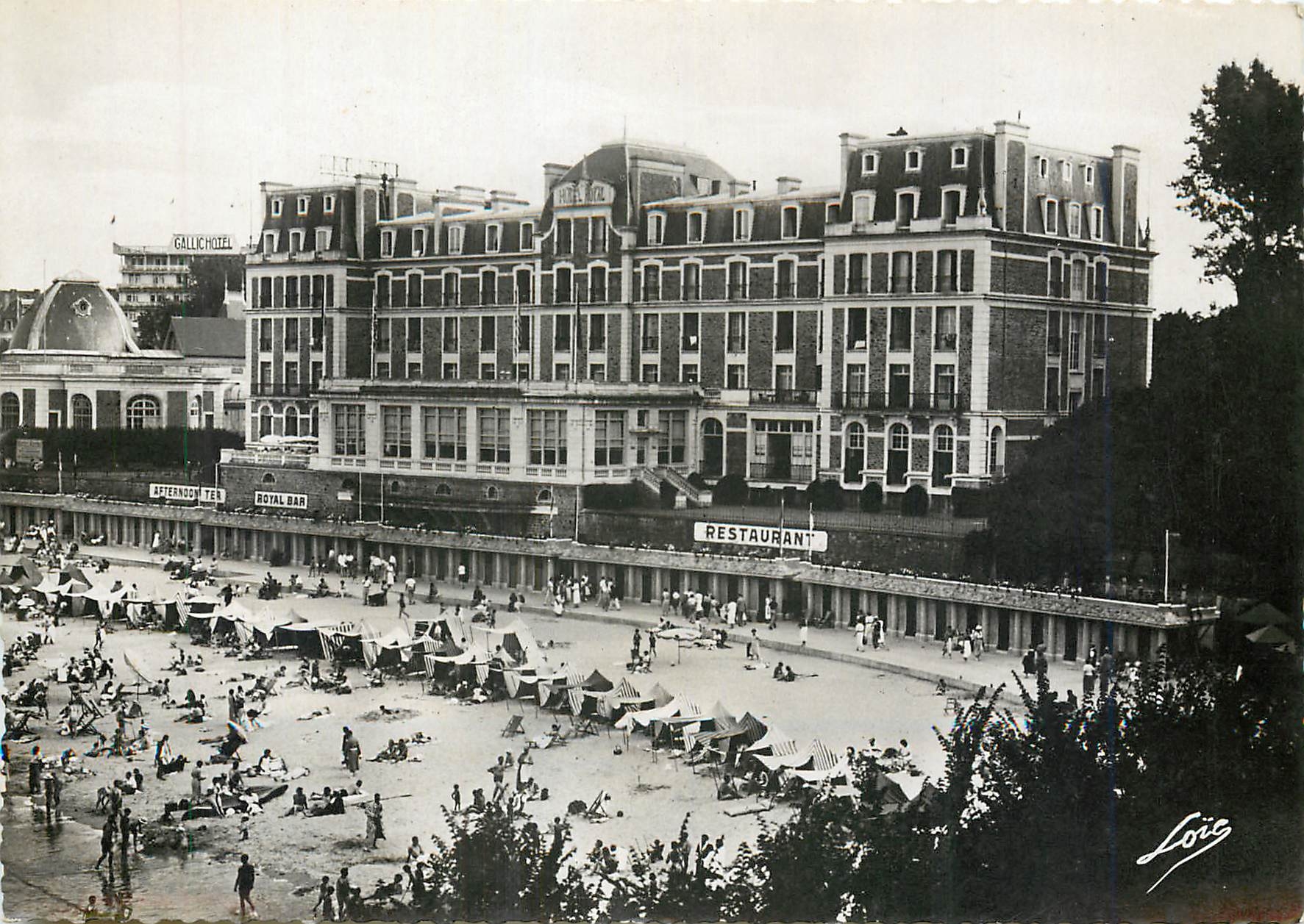 CPM Cote d'Emeraude Dinard Un coin de la plage de l'Ecluse Restaurant