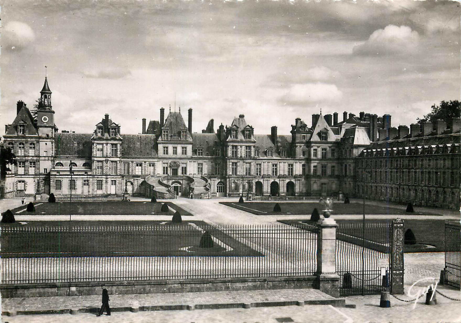 Fontainebleau (Seine-et-Marne) — Das Schloss. Cour du cheval blanc oder der Abschiede. — Éditions GUY, Paris