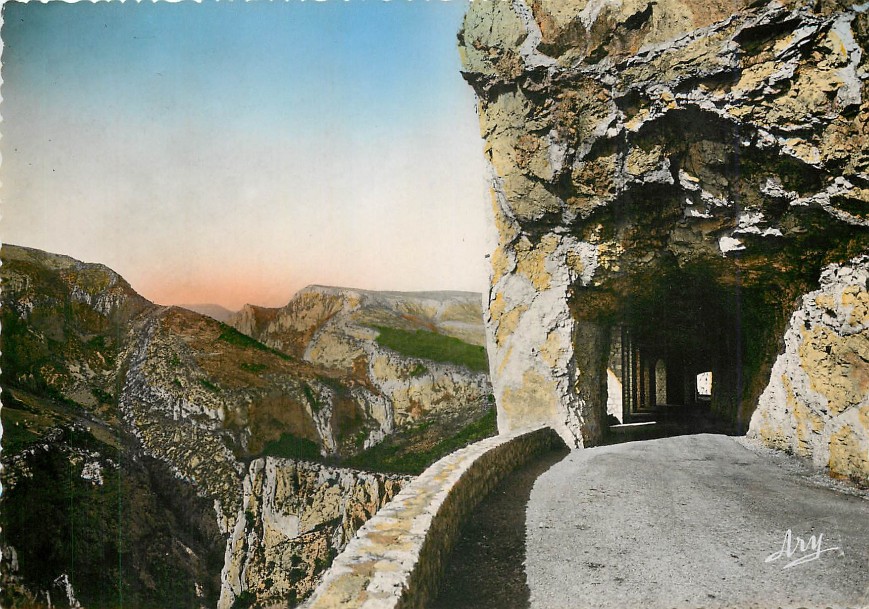 CPM Les Gorges Pittoresques du Verdon Corniche Sublime Le Tunnel 