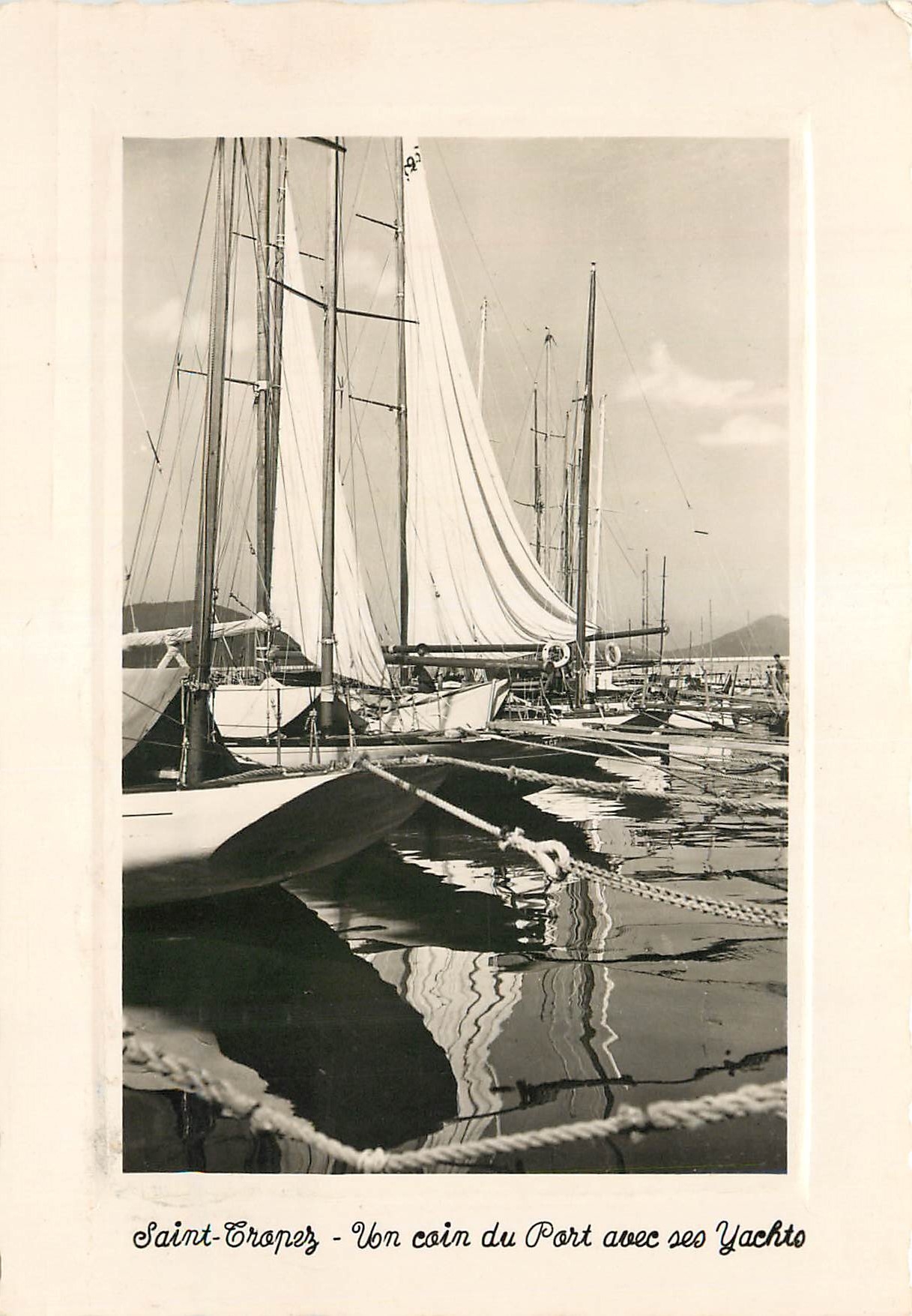 Saint-Tropez - Un coin du Port avec ses Yachts — Les Bords de la Riviera, éditions de France