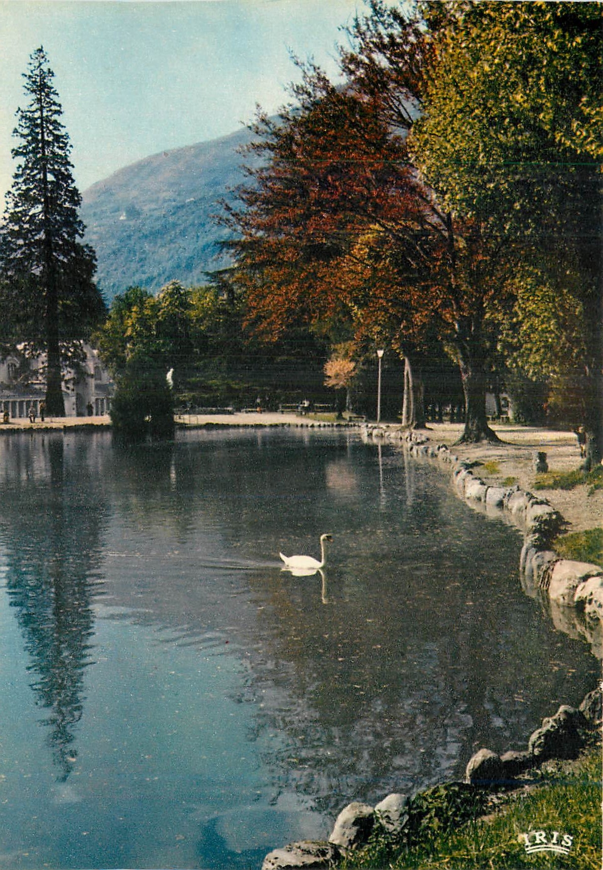 CPM Luchon Haute Garonne La Reine des Pyrenees Les Jardin et le lac des Quinconces 