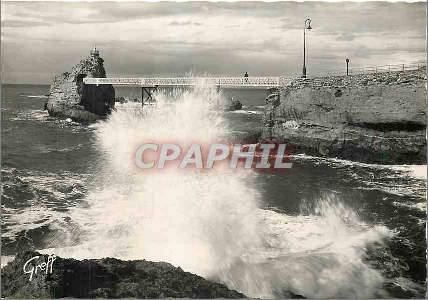 CPM Biarritz Bses Pyr Effet de mer au Rocher de la Vierge 