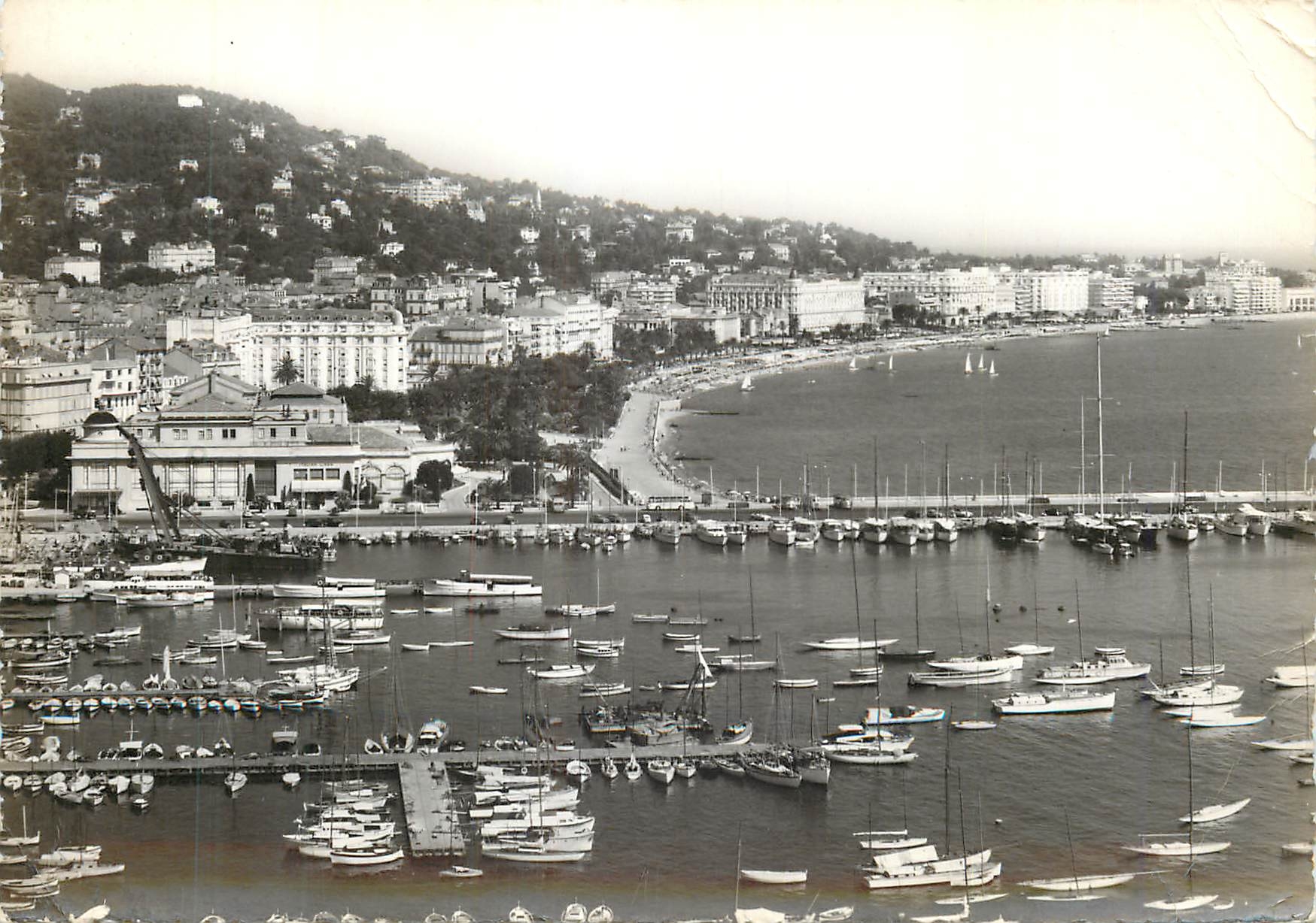 CPM La Cote d'Azur Cannes AM Vue generale 
