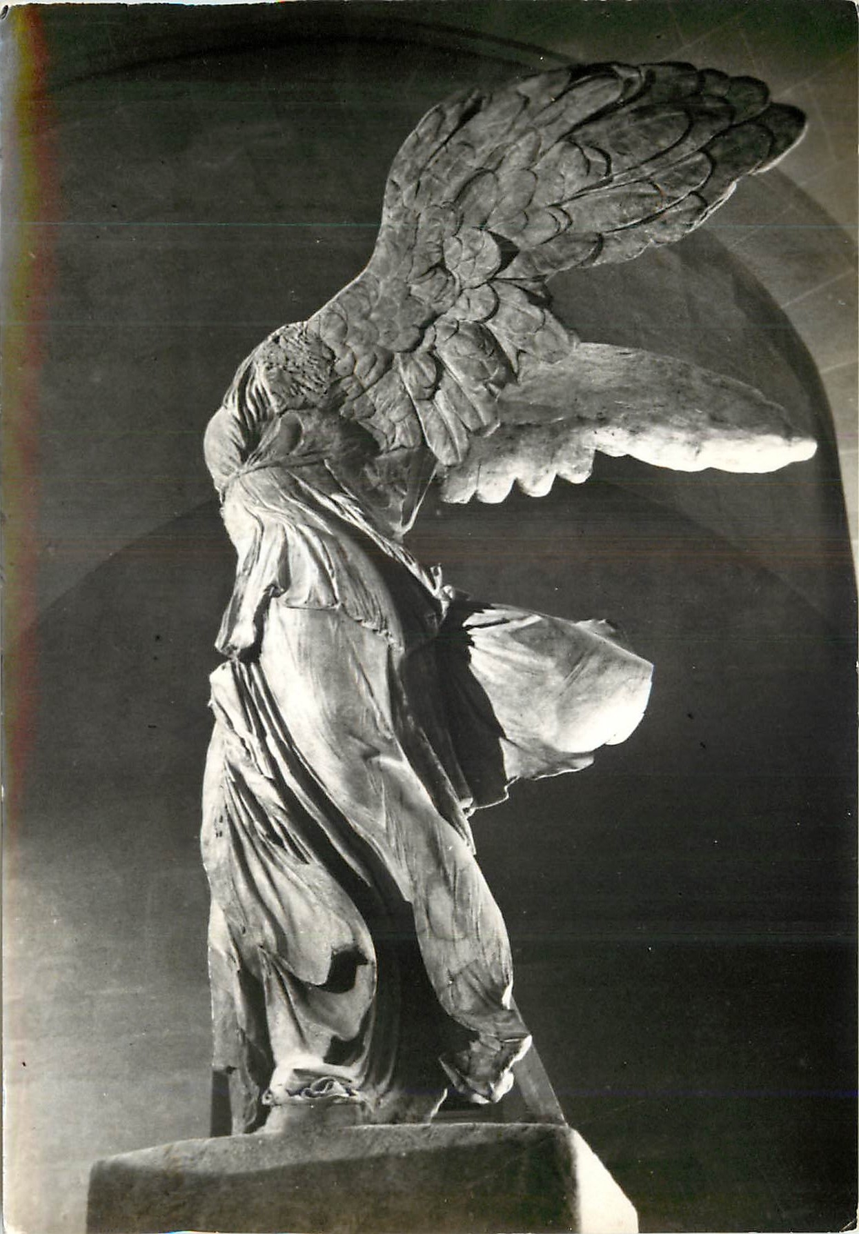 CPM Musee du Louvre Victoire de Samothrace 