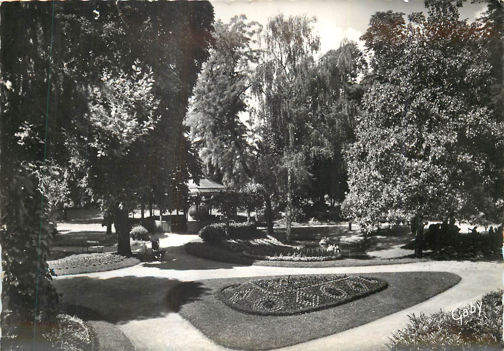 CPM Perigueux Dordogne Le Jardin Public 