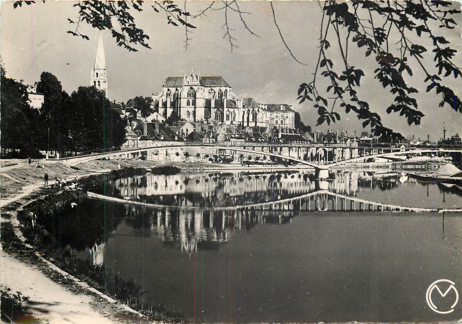 Auxerre — les bords de l’Yonne — éditeur Collin, n° 2049