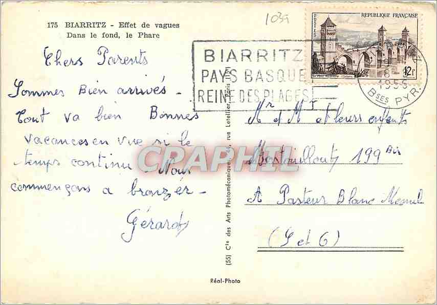 CPM Biarritz Effet de vagues Dans le fond le Phare  — Verso