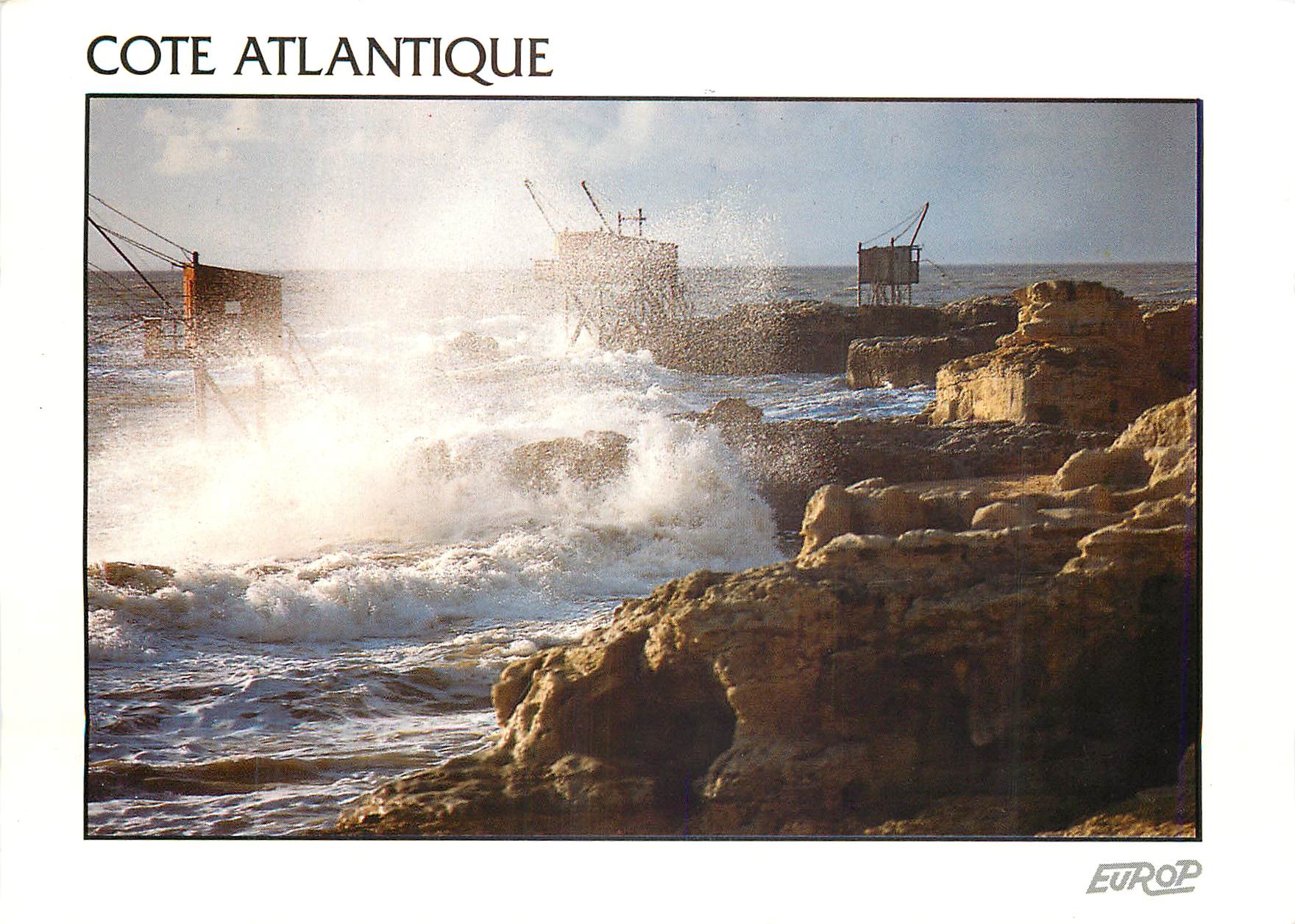 CPM Cote Atlantique Tempete sur les rochers et les carrelets 