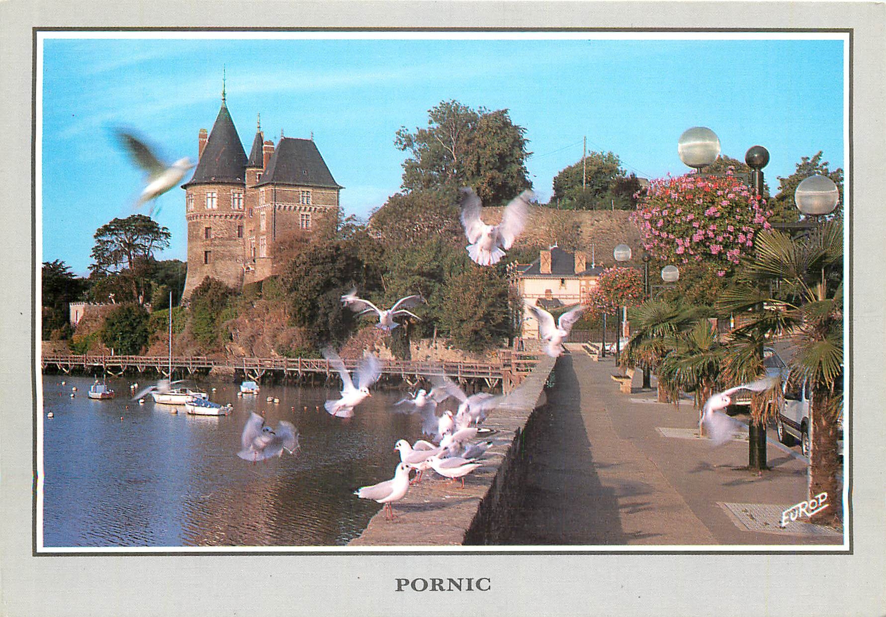 CPM Pornic Le Chateau et la Passerelle menant au chemin de corniche 