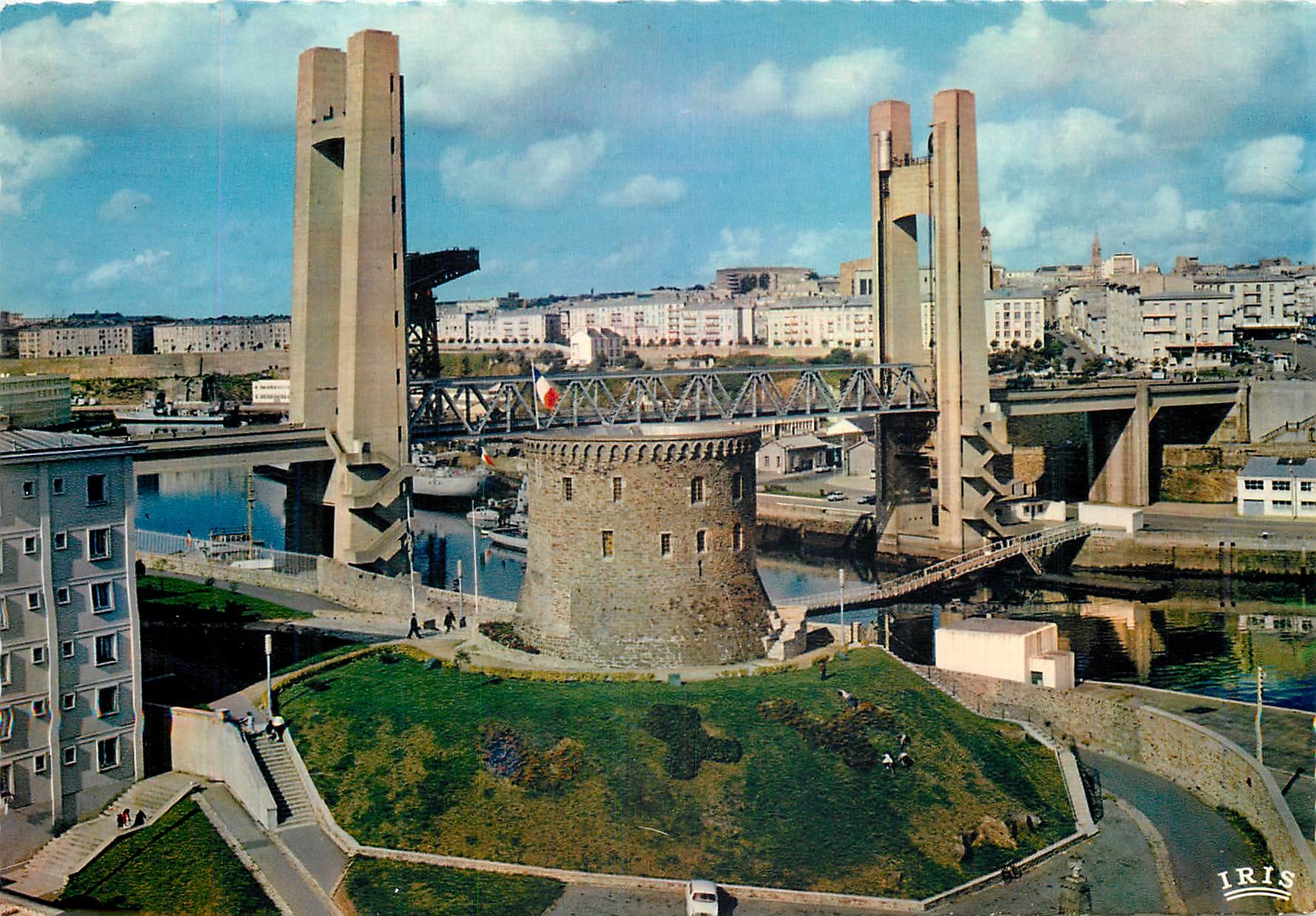 CPM Brest Le Pont de Recouvrance et la Tour Tangay 